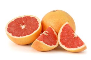 By Citrus_paradisi_(Grapefruit,_pink).jpg: א (Aleph) derivative work: — raeky (Citrus_paradisi_(Grapefruit,_pink).jpg) [CC BY-SA 2.5 (http://creativecommons.org/licenses/by-sa/2.5)], via Wikimedia Commons